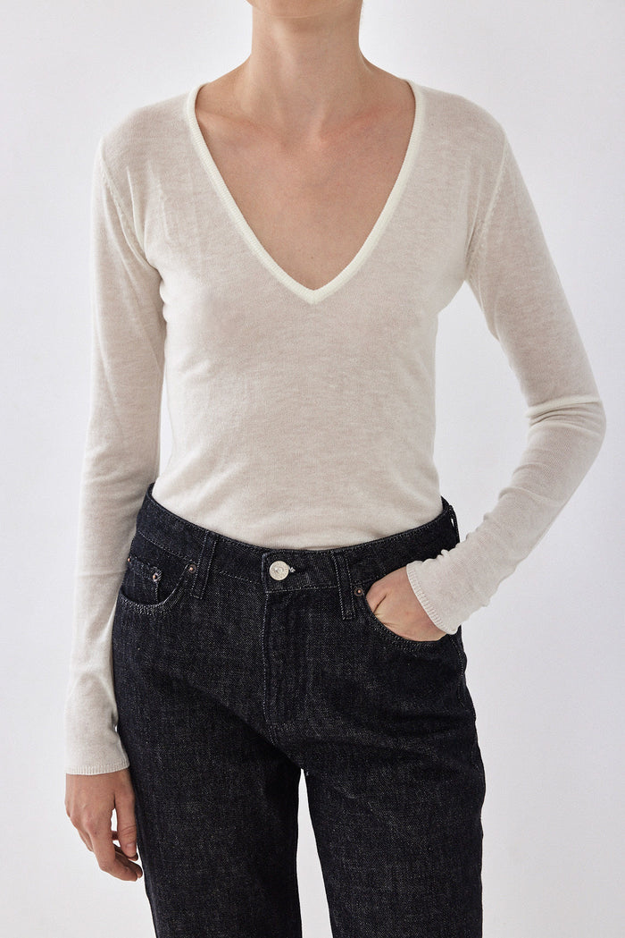 Lightweight Knitted V Neck Logo Top