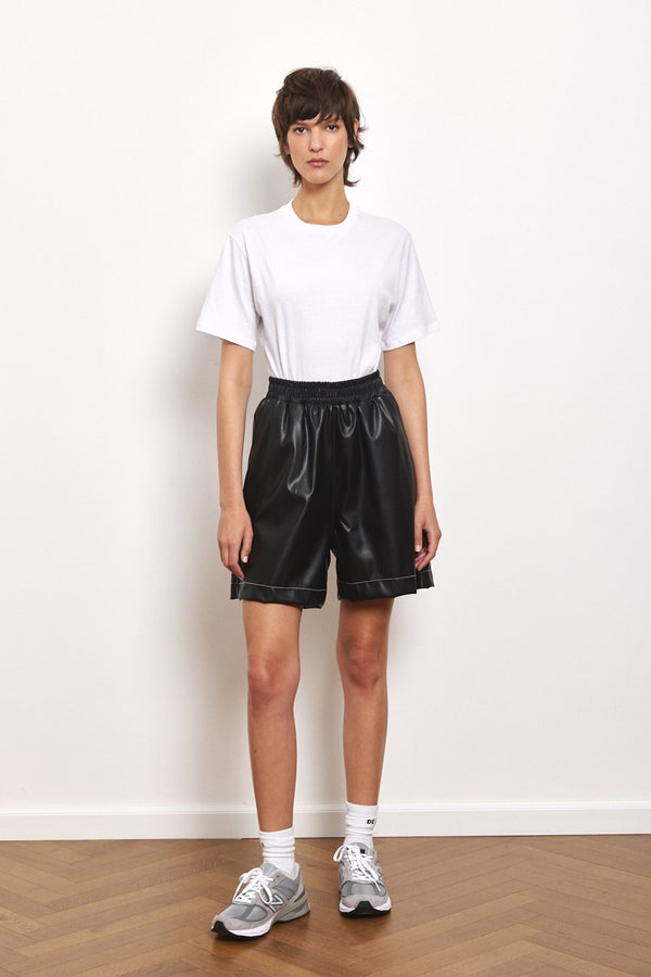 Contrast Vegan Leather Bermuda Shorts In Black